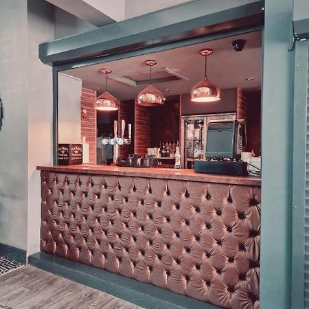 Oyo Ivy Hotel สเกคเนส ภายนอก รูปภาพ